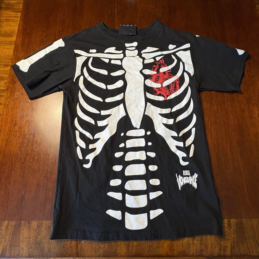 Rebel Vengeance Skeleton Graphic T-Shirt Small